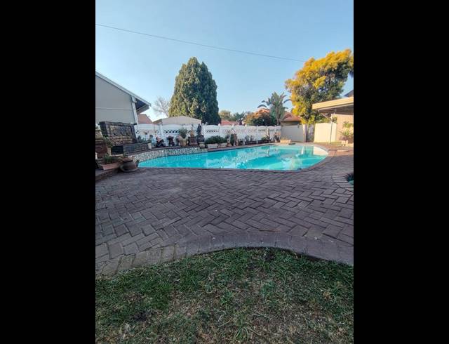 4 BEDROOM HOUSE FOR SALE IN VAALPARK